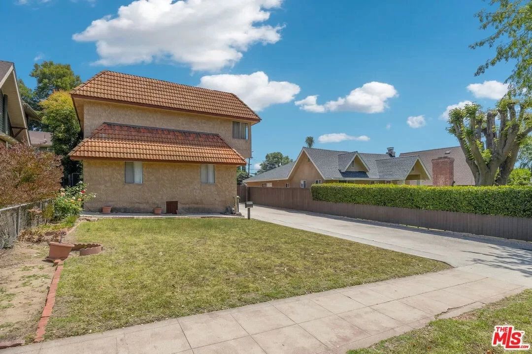 9BR House for Sale in Los Angeles, CA