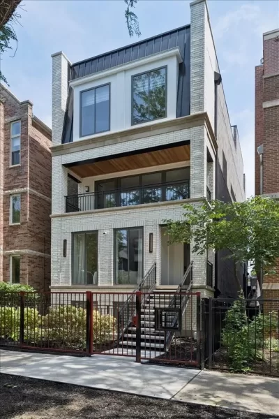 4BR Condo for Sale in Chicago, IL