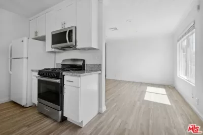 2BR Townhouse for Rent in Los Angeles, CA