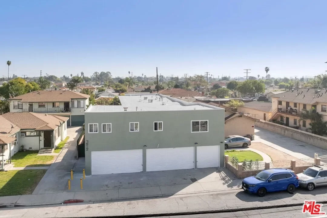 6BR Multi-Family for Sale in Huntington Park, CA