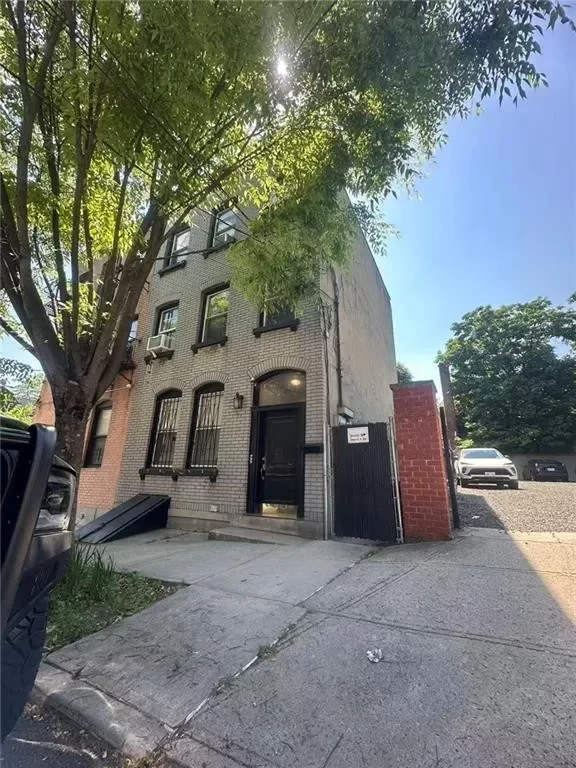 3BR Multi-Family for Sale in Staten Island, NY
