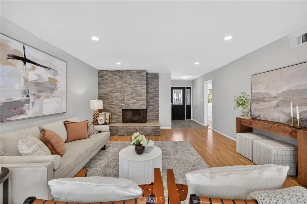 3BR House for Sale in Los Angeles, CA