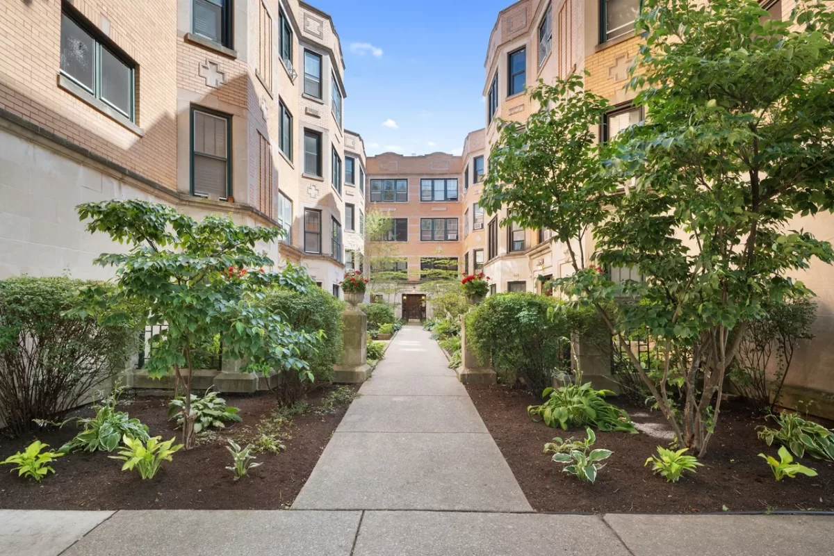 2BR Condo for Sale in Chicago, IL