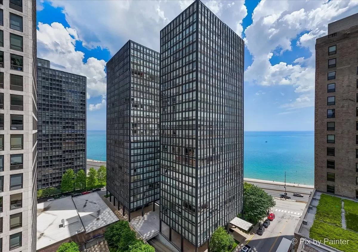 2BR House for Sale in Chicago, IL