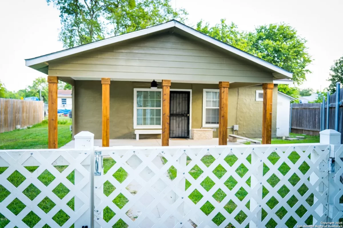 2BR House for Rent in San Antonio, TX