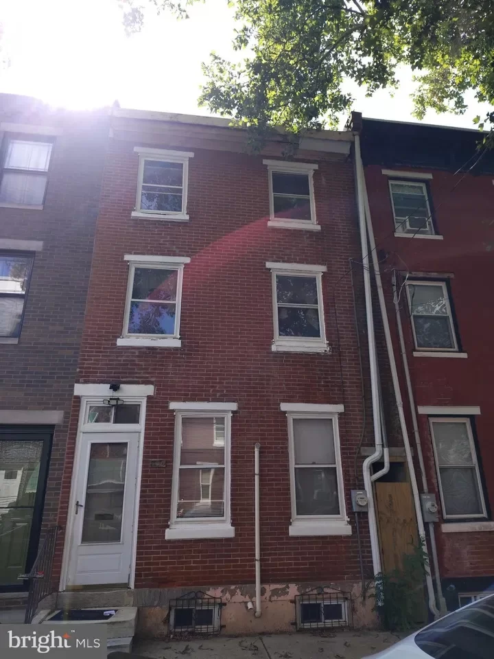 4BR Townhouse for Sale in Philadelphia, PA