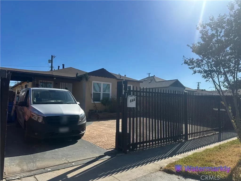 4BR Multi-Family for Sale in Los Angeles, CA