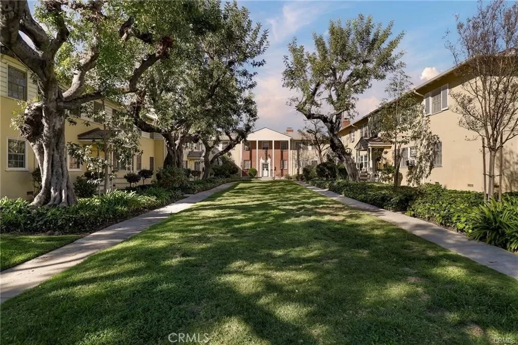 2BR Condo for Sale in Glendale, CA