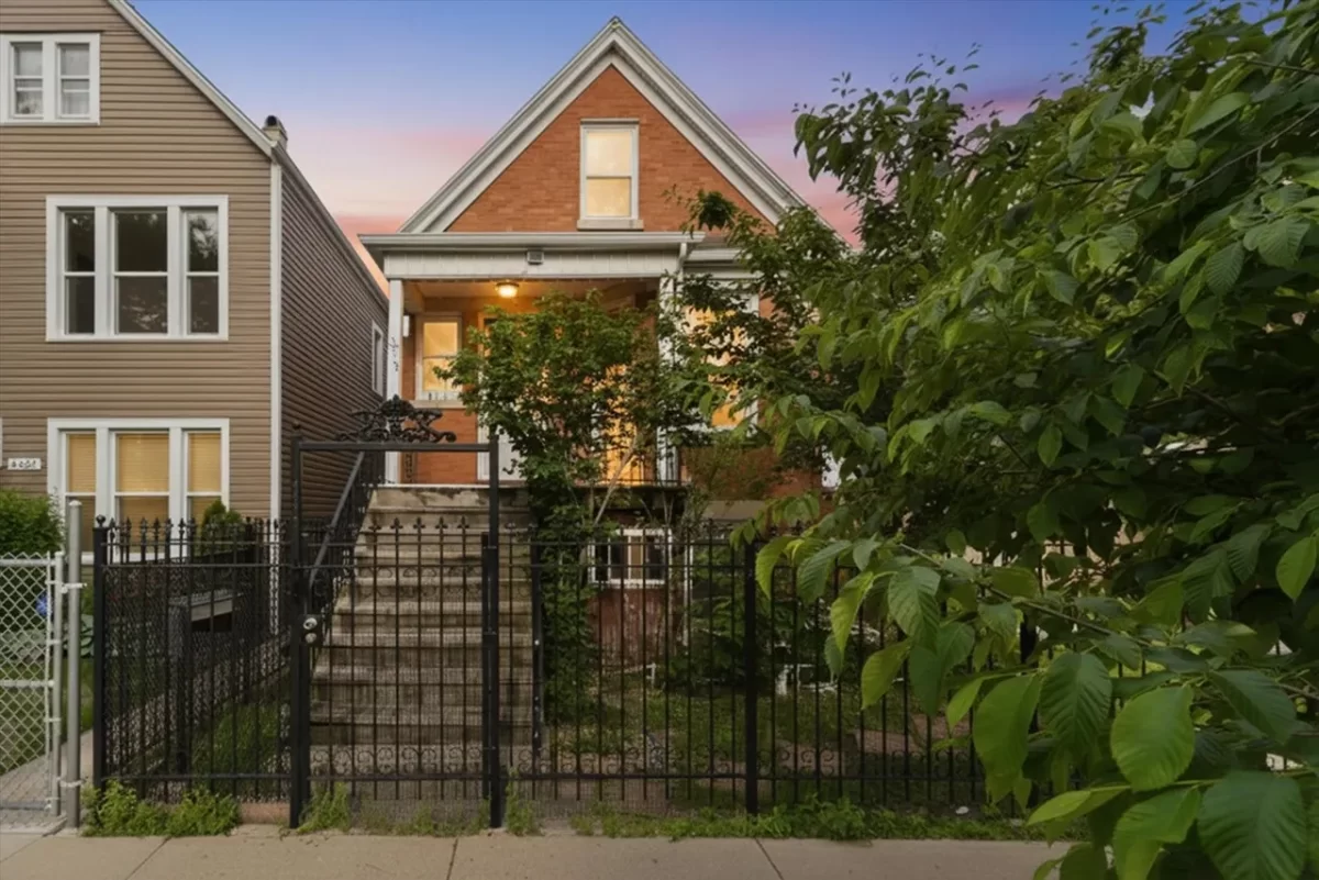 6BR Multi-Family for Sale in Chicago, IL
