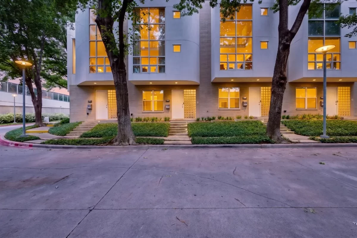 3BR Townhouse for Sale in Dallas, TX