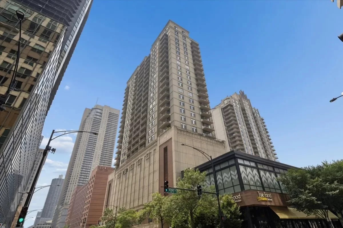 2BR Condo for Sale in Chicago, IL