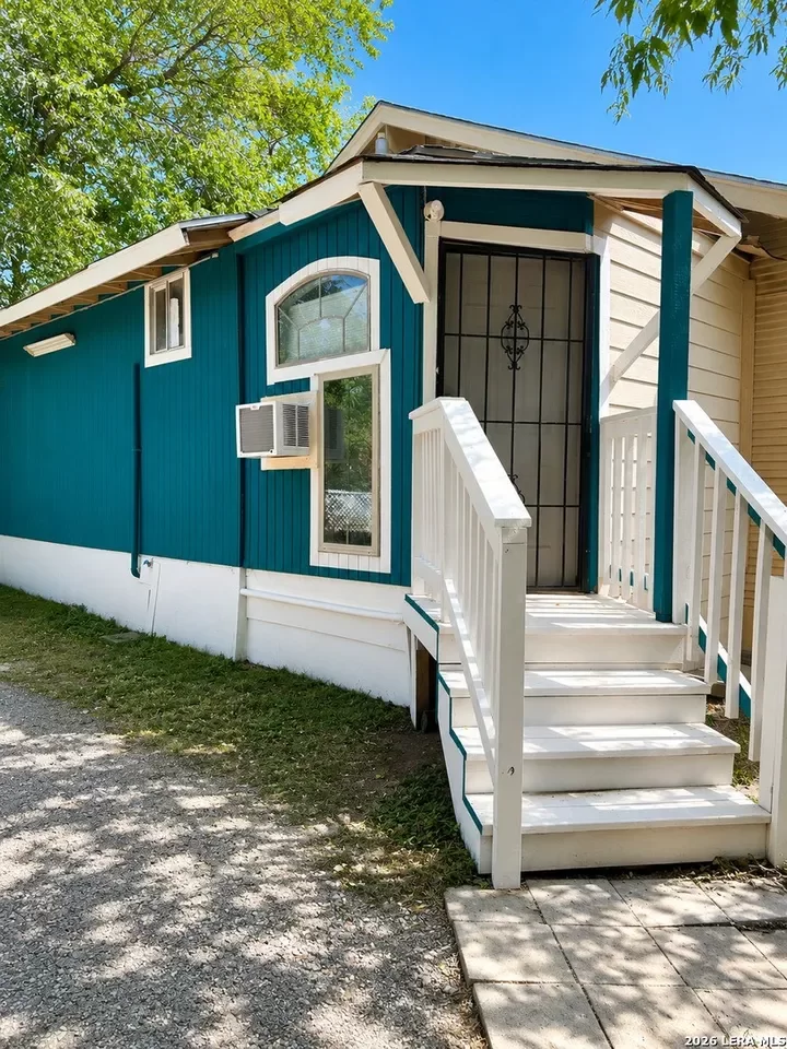 2BR House for Rent in San Antonio, TX