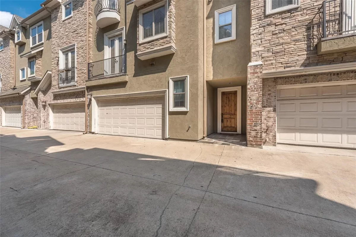 3BR Townhouse for Rent in Dallas, TX