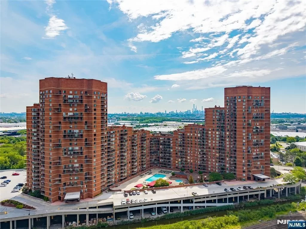 2BR Condo for Sale in Secaucus, NJ