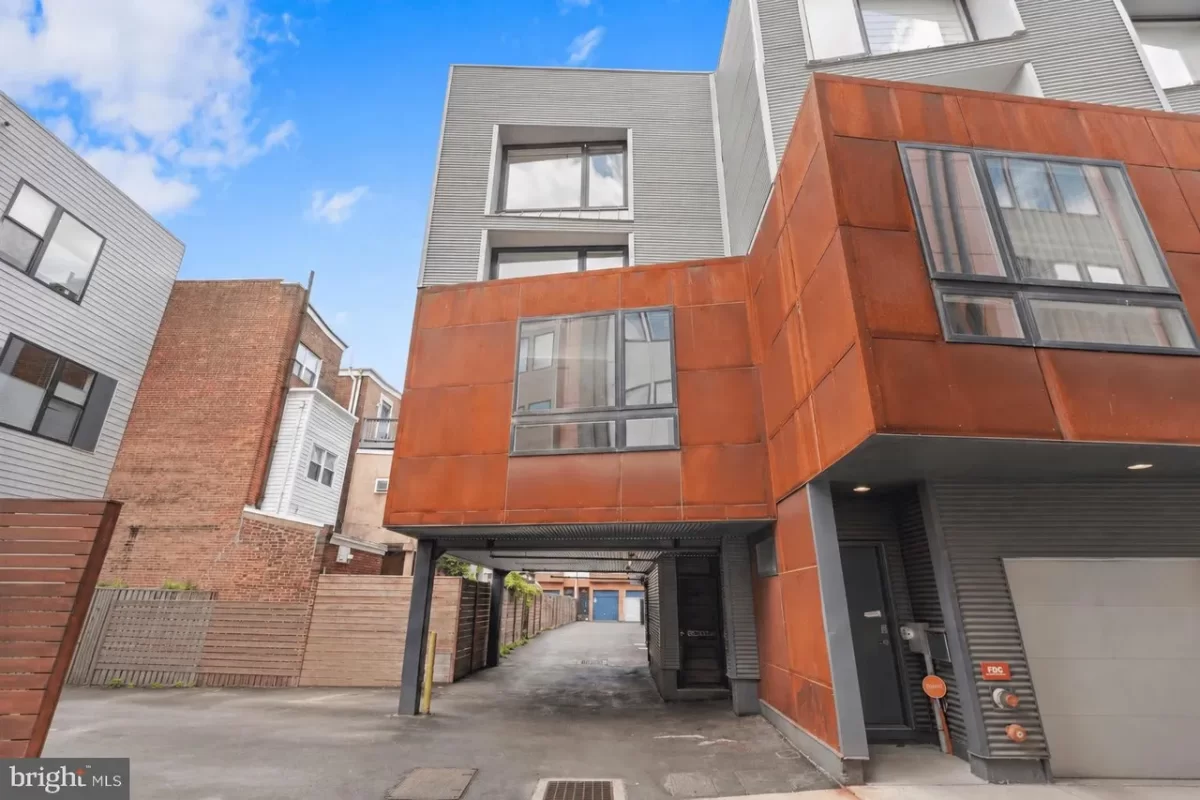 3BR Townhouse for Sale in Philadelphia, PA