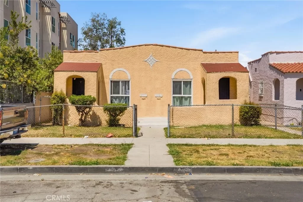 3BR Multi-Family for Sale in Los Angeles, CA