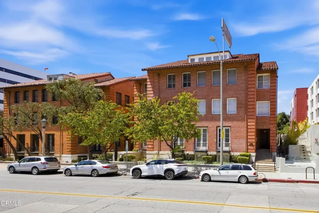 2BR Condo for Sale in Pasadena, CA