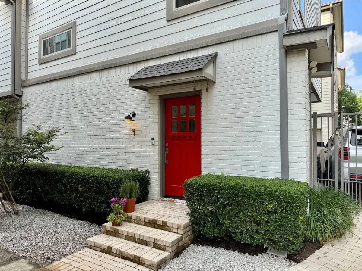 2BR Townhouse for Sale in Dallas, TX
