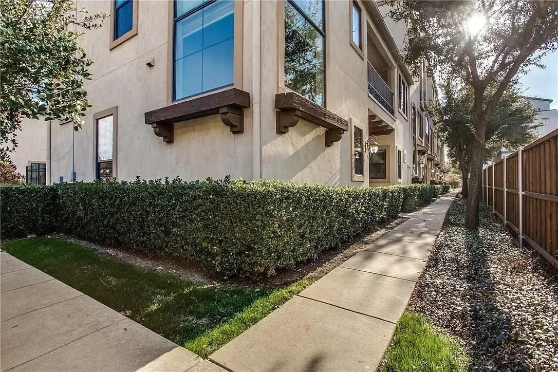 3BR Townhouse for Rent in Dallas, TX
