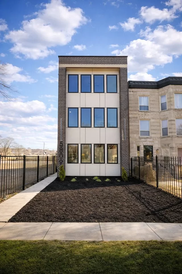 9BR Multi-Family for Sale in Chicago, IL