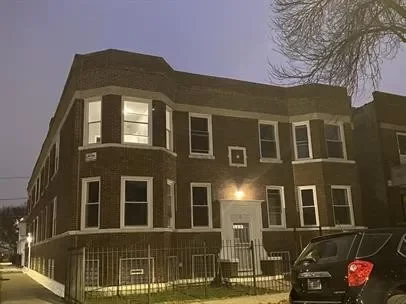 2BR House for Rent in Chicago, IL