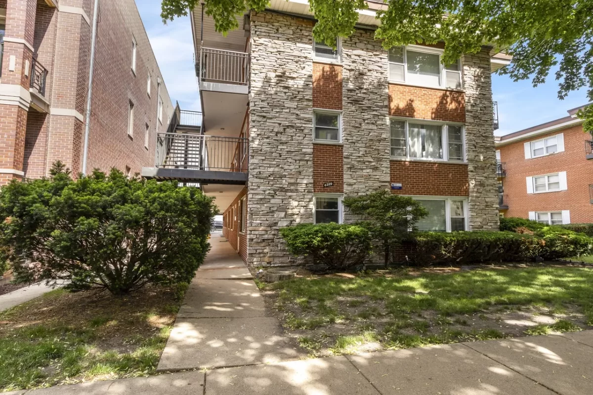 2BR Condo for Sale in Chicago, IL