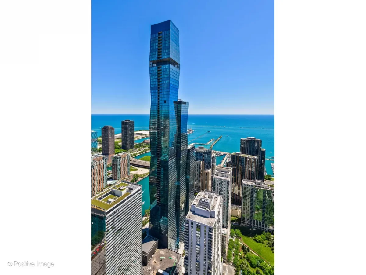 4BR Condo for Sale in Chicago, IL