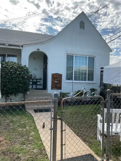4BR Multi-Family for Sale in Los Angeles, CA