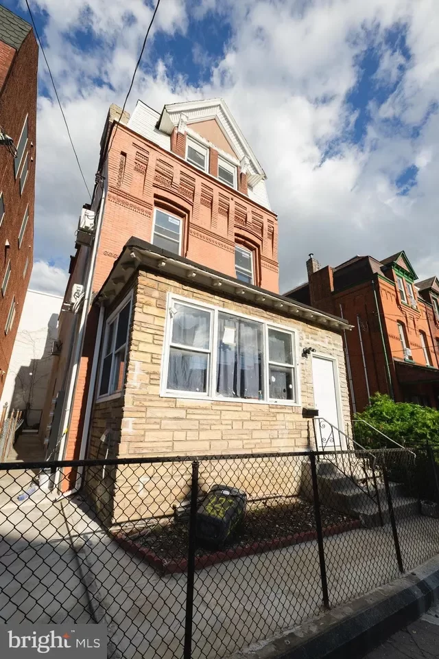 6BR House for Sale in Philadelphia, PA