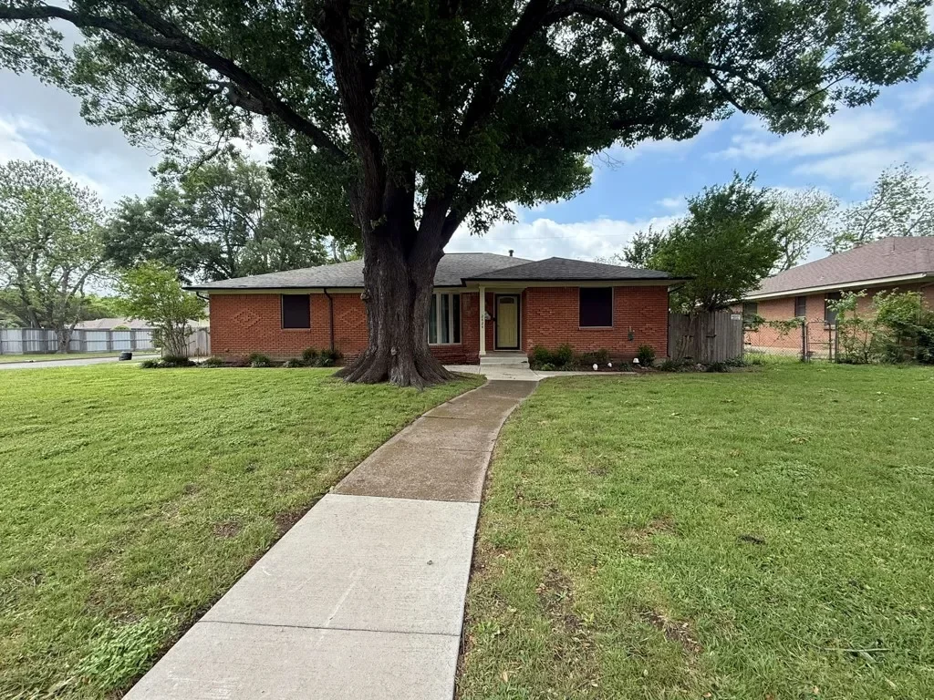 2BR House for Sale in Dallas, TX