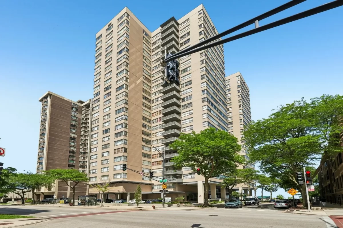 2BR Condo for Sale in Chicago, IL