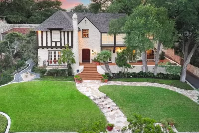 4BR House for Sale in Olmos Park, TX