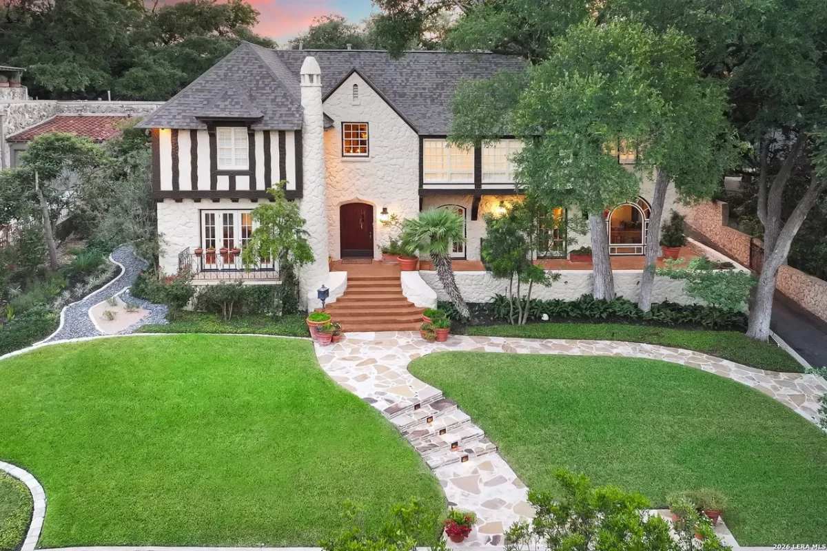 4BR House for Sale in Olmos Park, TX