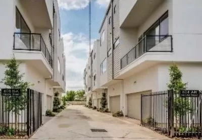 3BR Townhouse for Sale in Houston, TX