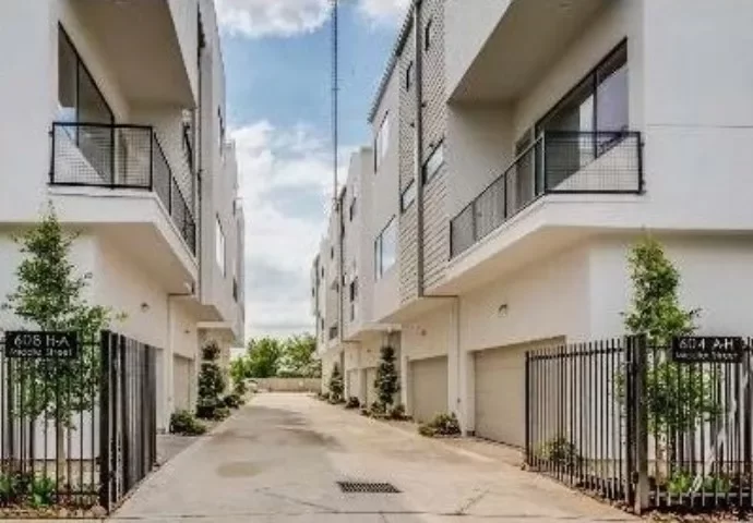 3BR Townhouse for Sale in Houston, TX