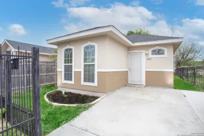 2BR House for Rent in San Antonio, TX
