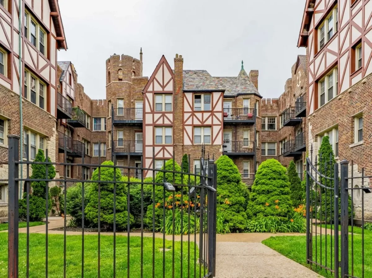 2BR Condo for Sale in Chicago, IL