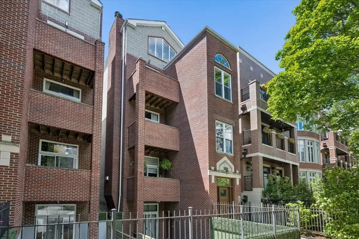 3BR Condo for Sale in Chicago, IL