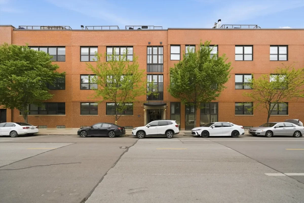 3BR Condo for Sale in Chicago, IL