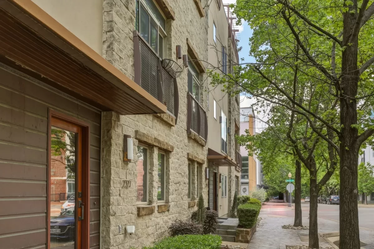 2BR Townhouse for Sale in Dallas, TX