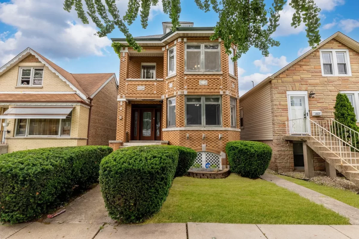 5BR Multi-Family for Sale in Chicago, IL