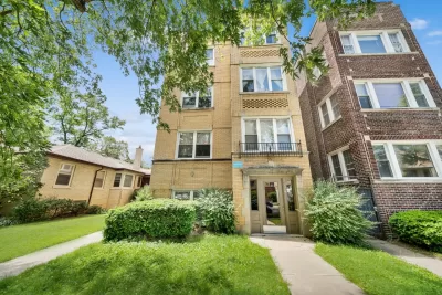 2BR Condo for Sale in Chicago, IL