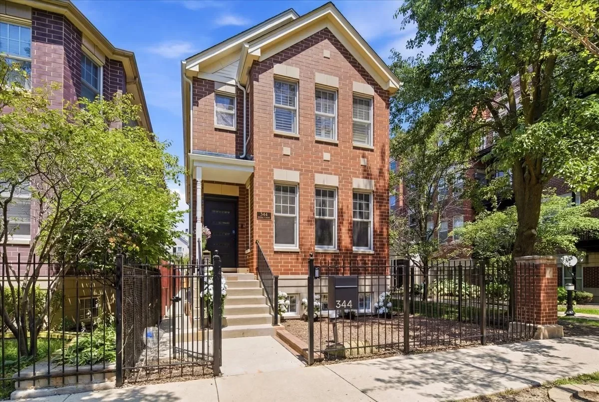 3BR House for Sale in Chicago, IL