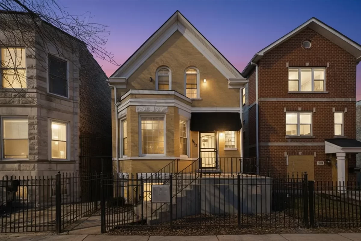 4BR Multi-Family for Sale in Chicago, IL