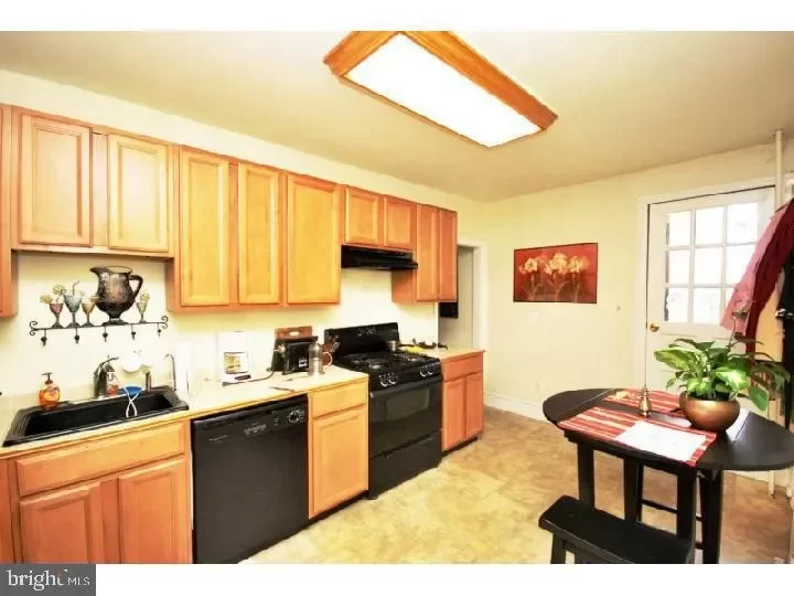2BR Townhouse for Rent in Philadelphia, PA