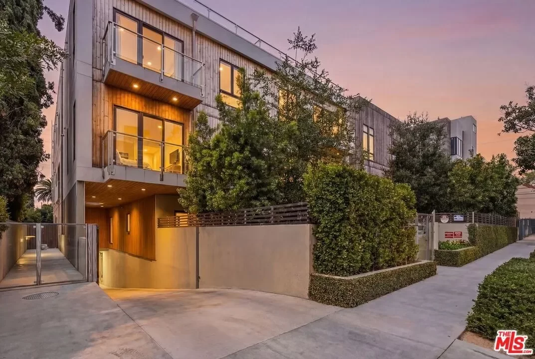 2BR Townhouse for Rent in Los Angeles, CA