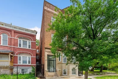 2BR Condo for Sale in Chicago, IL