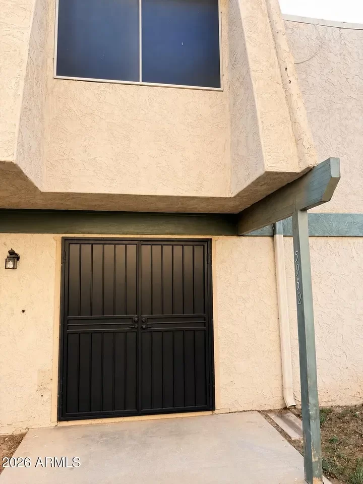 3BR Townhouse for Sale in Glendale, AZ