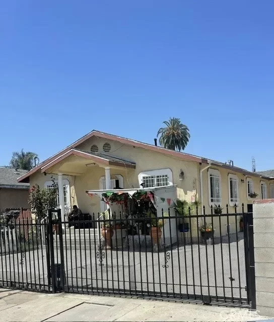 8BR Multi-Family for Sale in Los Angeles, CA