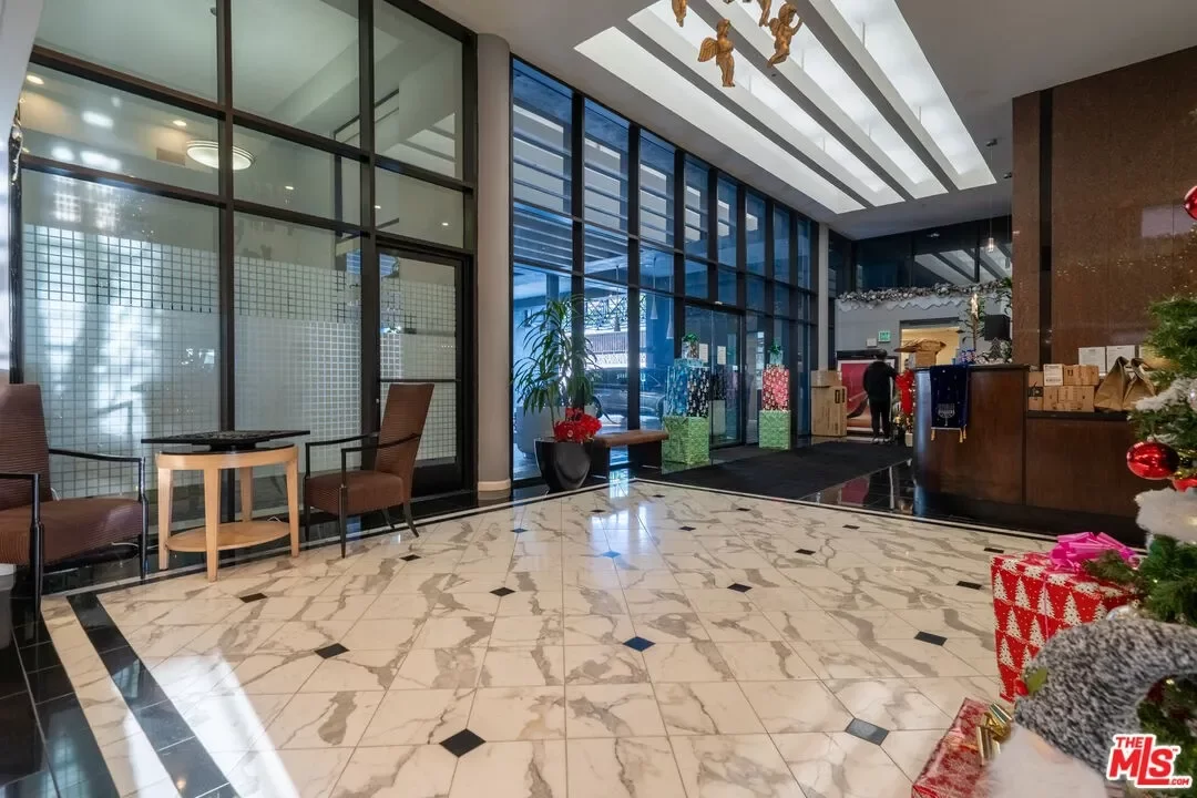 2BR Condo for Sale in Los Angeles, CA